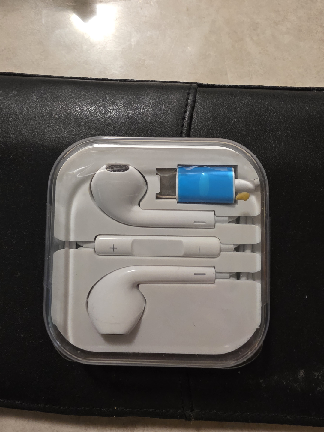 Apple EarPods with 3.5mm Headphone Plug - White