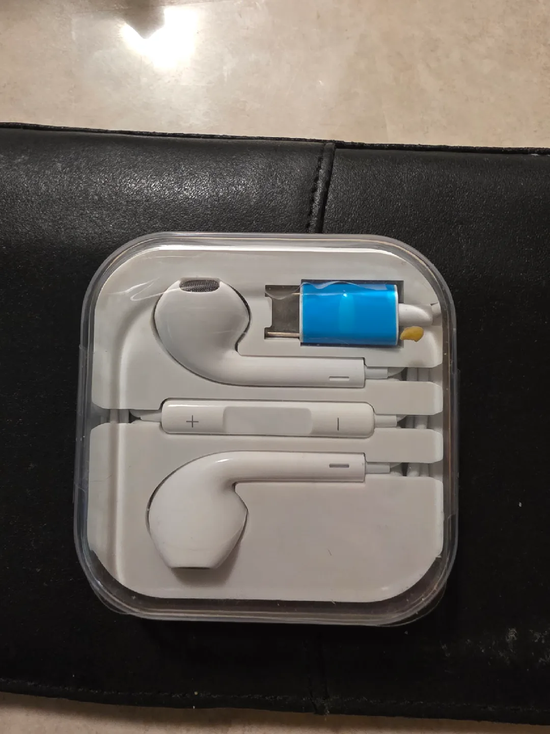 Apple EarPods with 3.5mm Headphone Plug - White