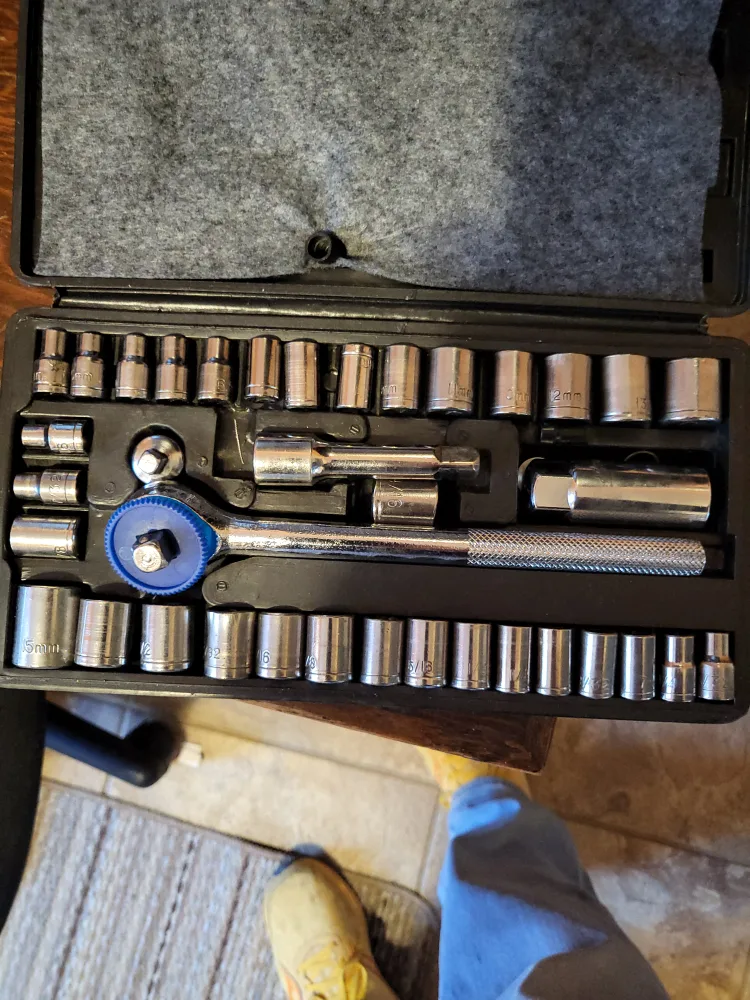 Socket Set with Ratchet Wrench image indicator(2)