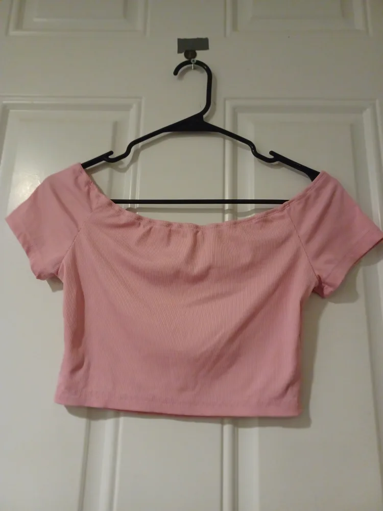 Assorted Women's Tank Tops and Crop Tops thumbnail