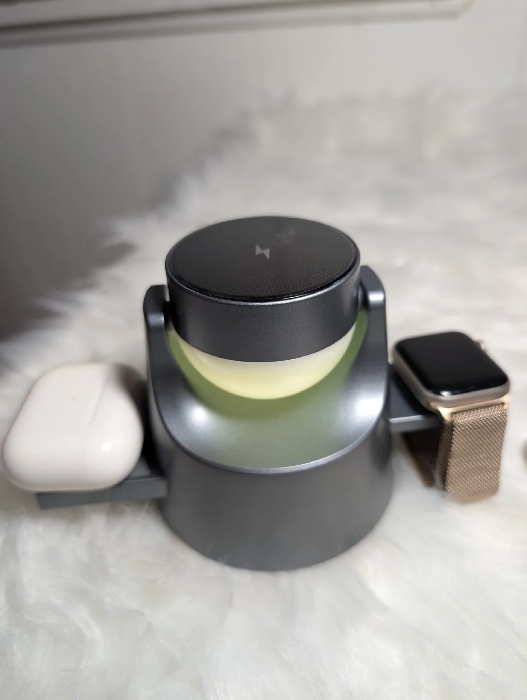 3-in-1 Wireless Charger Station iPhone image indicator(2)