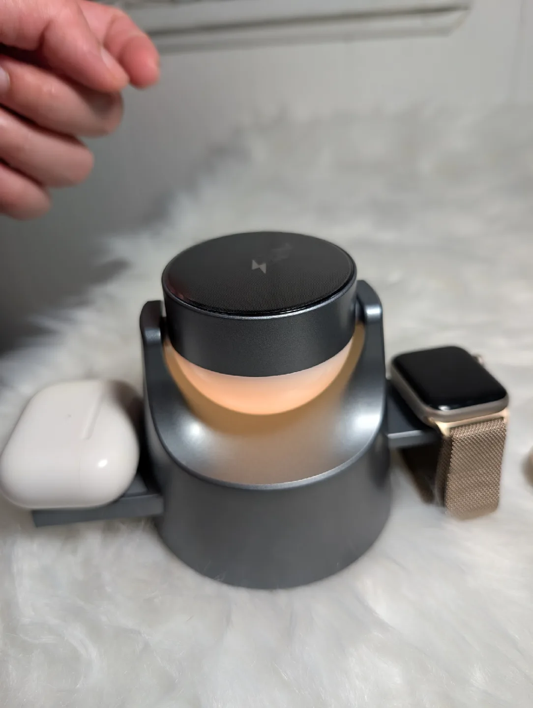 3-in-1 Wireless Charger Station iPhone image indicator(3)