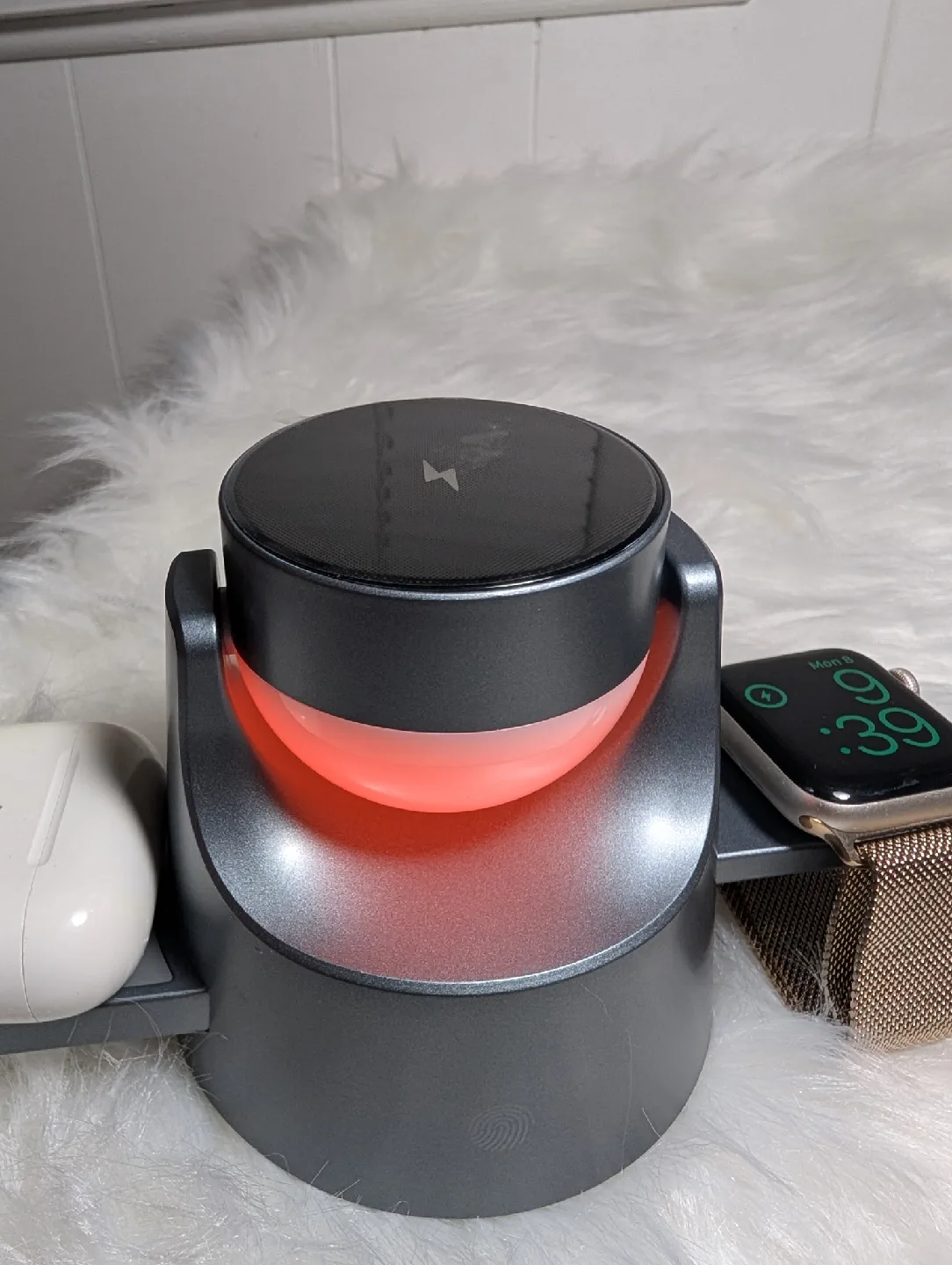 3-in-1 Wireless Charger Station iPhone image indicator(4)