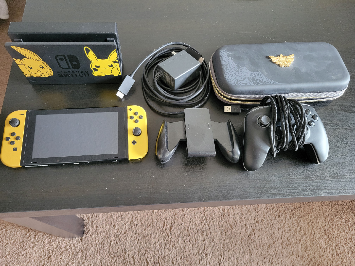 Nintendo Switch Pokemon Let's Go Pikachu & Eevee Edition