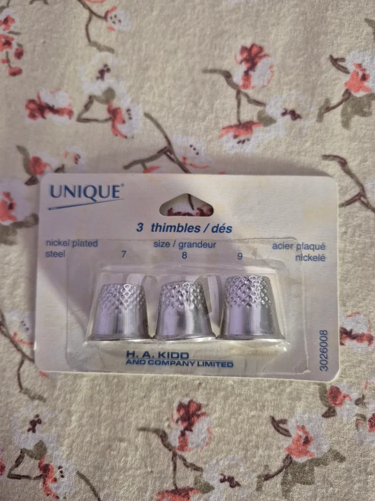 Unique Creativ Bobbins (4 Holes) - 12 pcs image indicator(4)