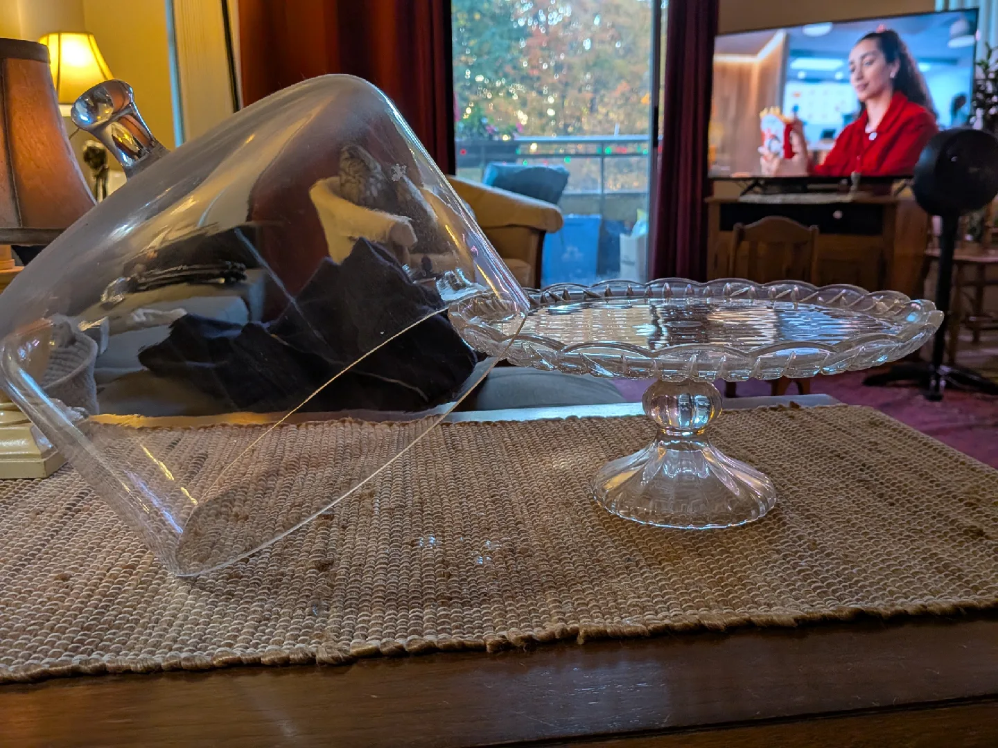 Glass Cake Stand with Dome image indicator(2)