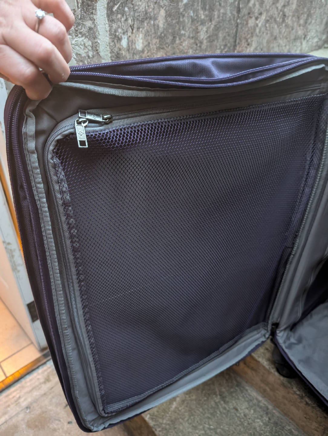 SAMSONITE Large Luggage - Airport approved!! - photo 4