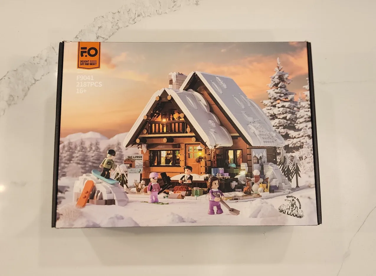 FO Ski Lodge Building Set - 2187 Pieces Brand New image indicator(2)