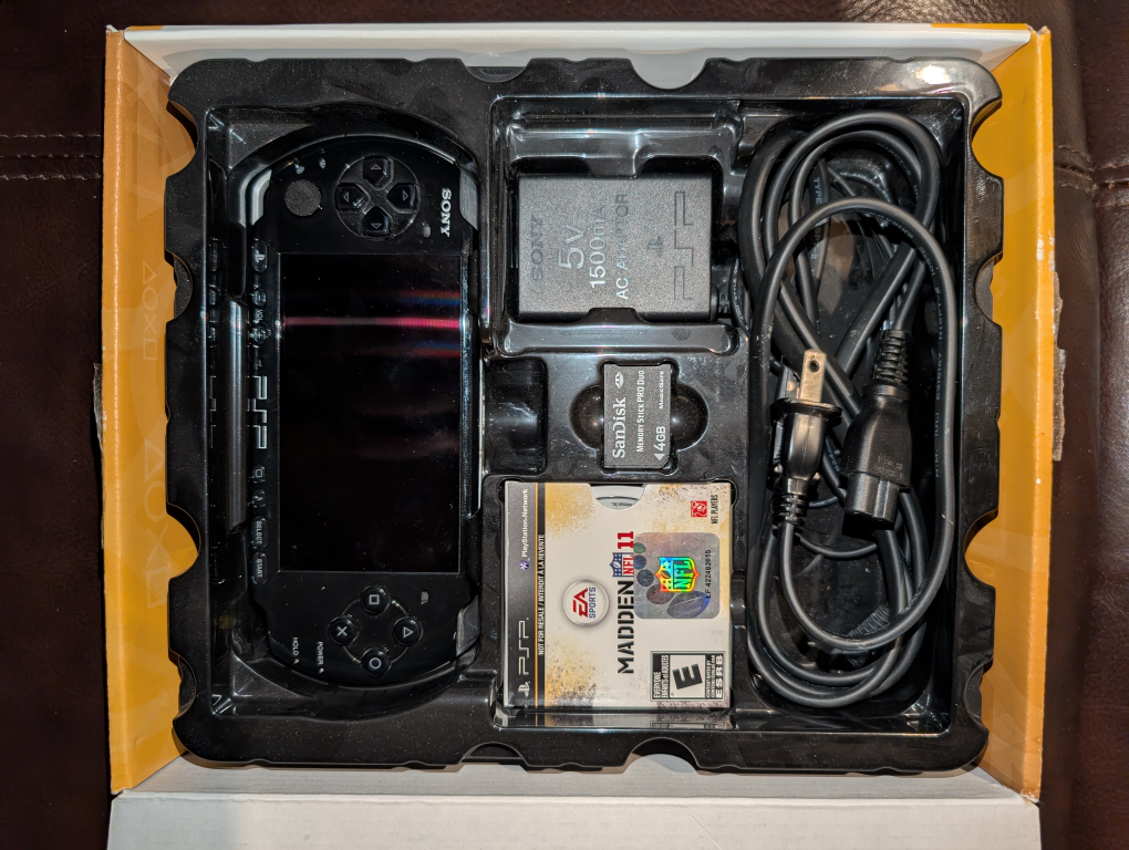 Sony PSP 3000 Piano Black w/ Madden 11