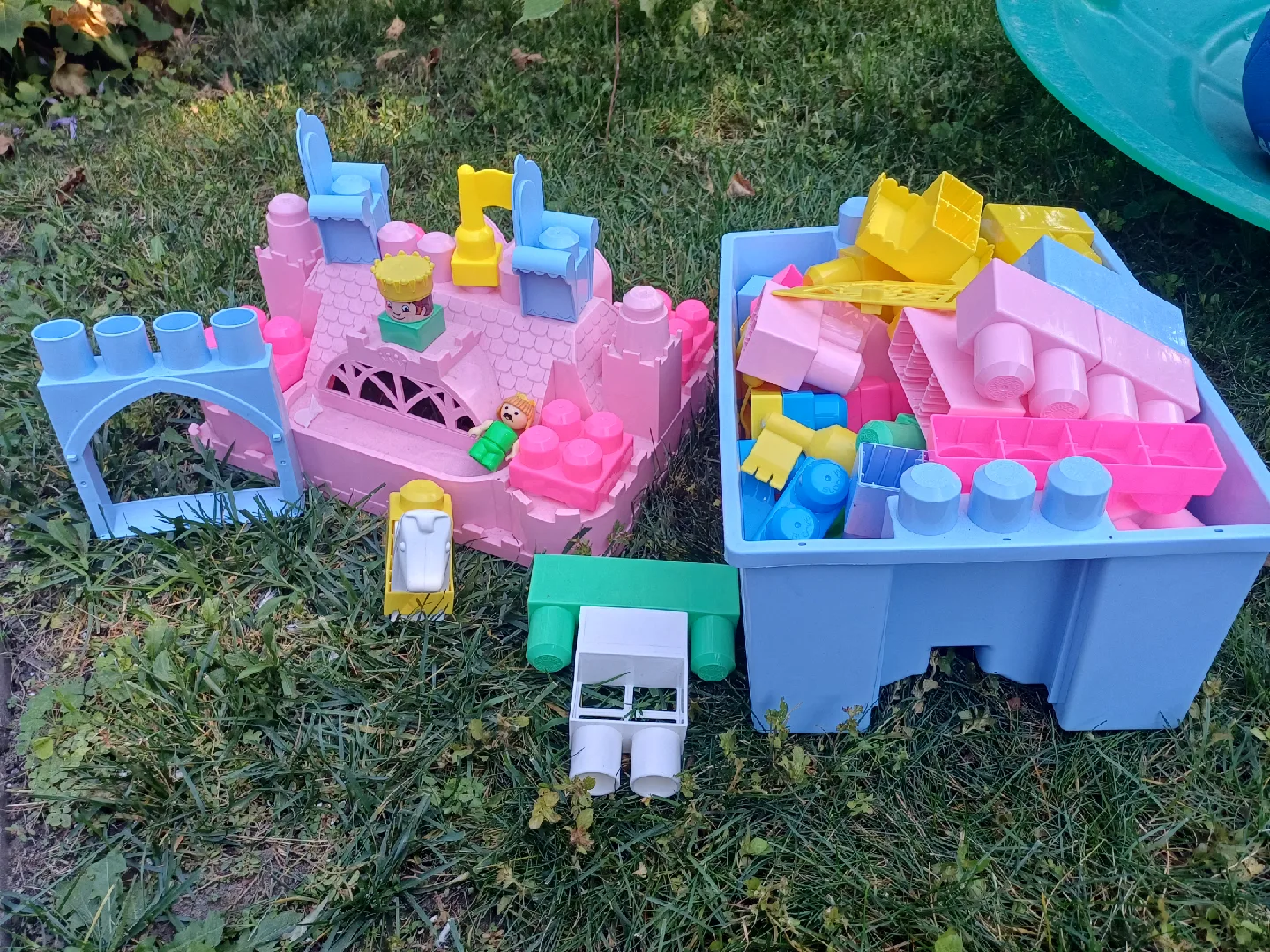 🧡 FREE Mega Bloks Fairytale Palace image indicator(2)