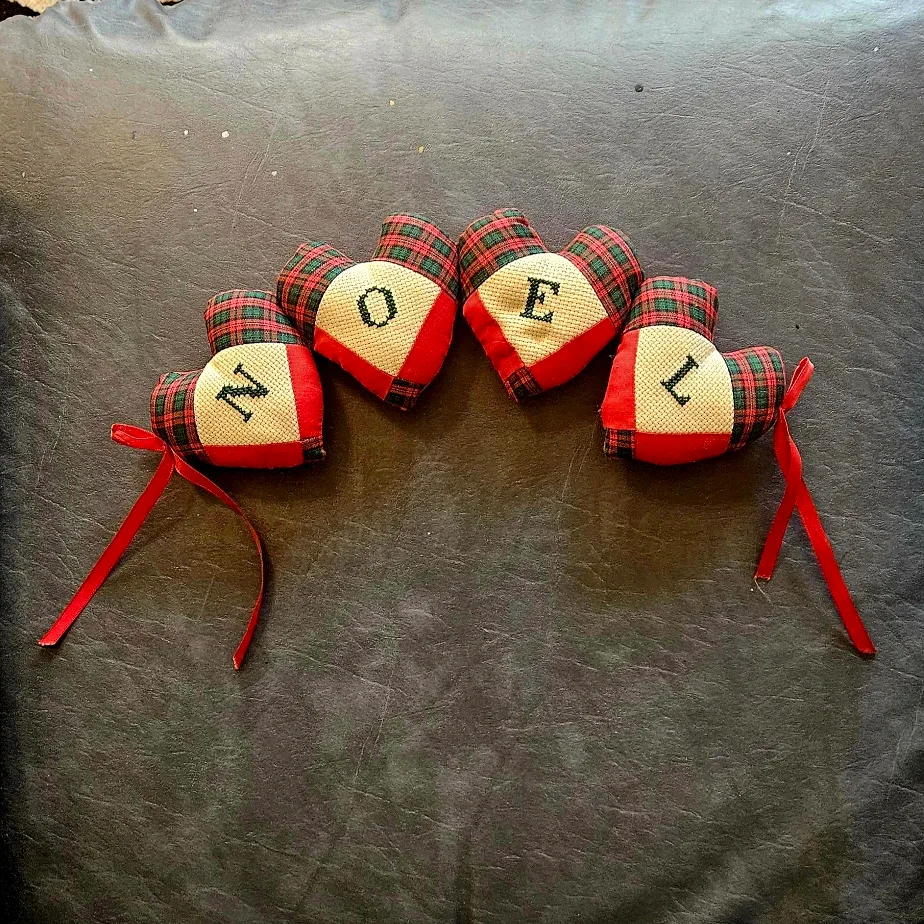 Handmade 'Noel' Heart Ornaments ✨️🎄 #freecycle image indicator(2)