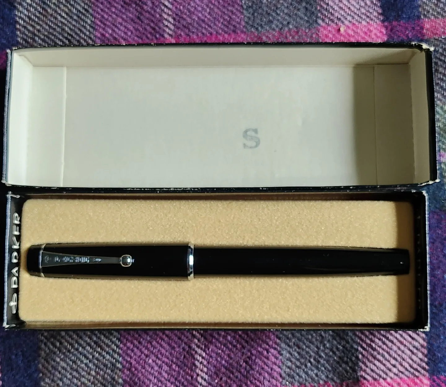 Parker Big Red Ballpoint Pen. image indicator(2)