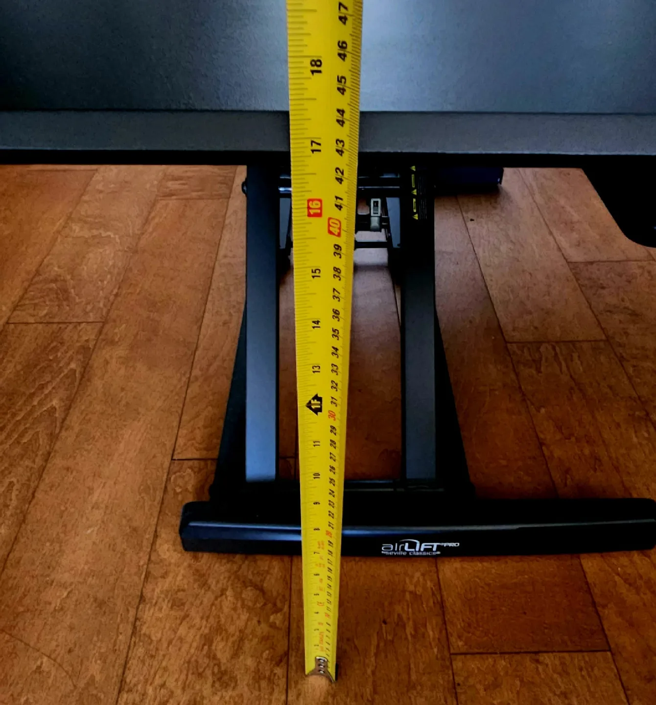 airLIFT PRO Seville Classics Standing Desk Converter image indicator(2)