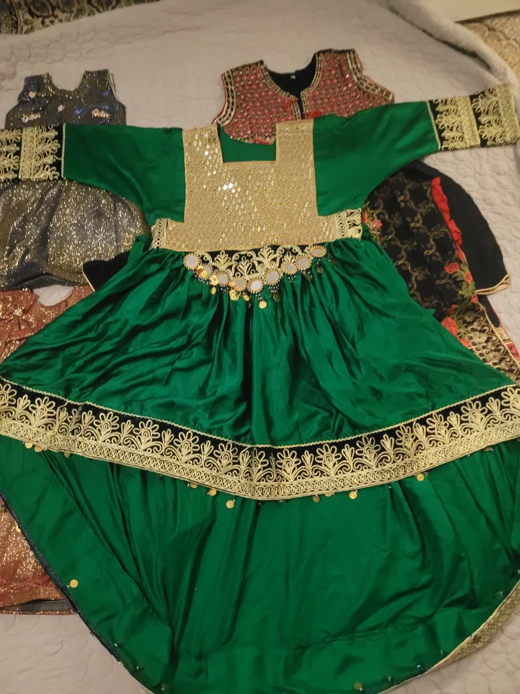Traditional Dresses image indicator(2)