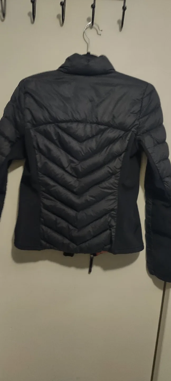 Hollister Black Puffer Jacket image indicator(8)