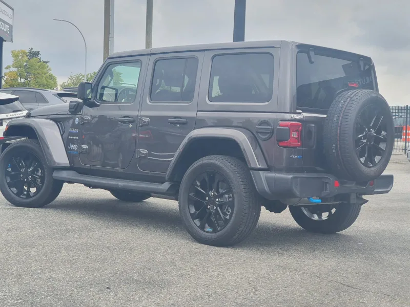 2022 Jeep Wrangler Unlimited Sahara 4XE image indicator(2)