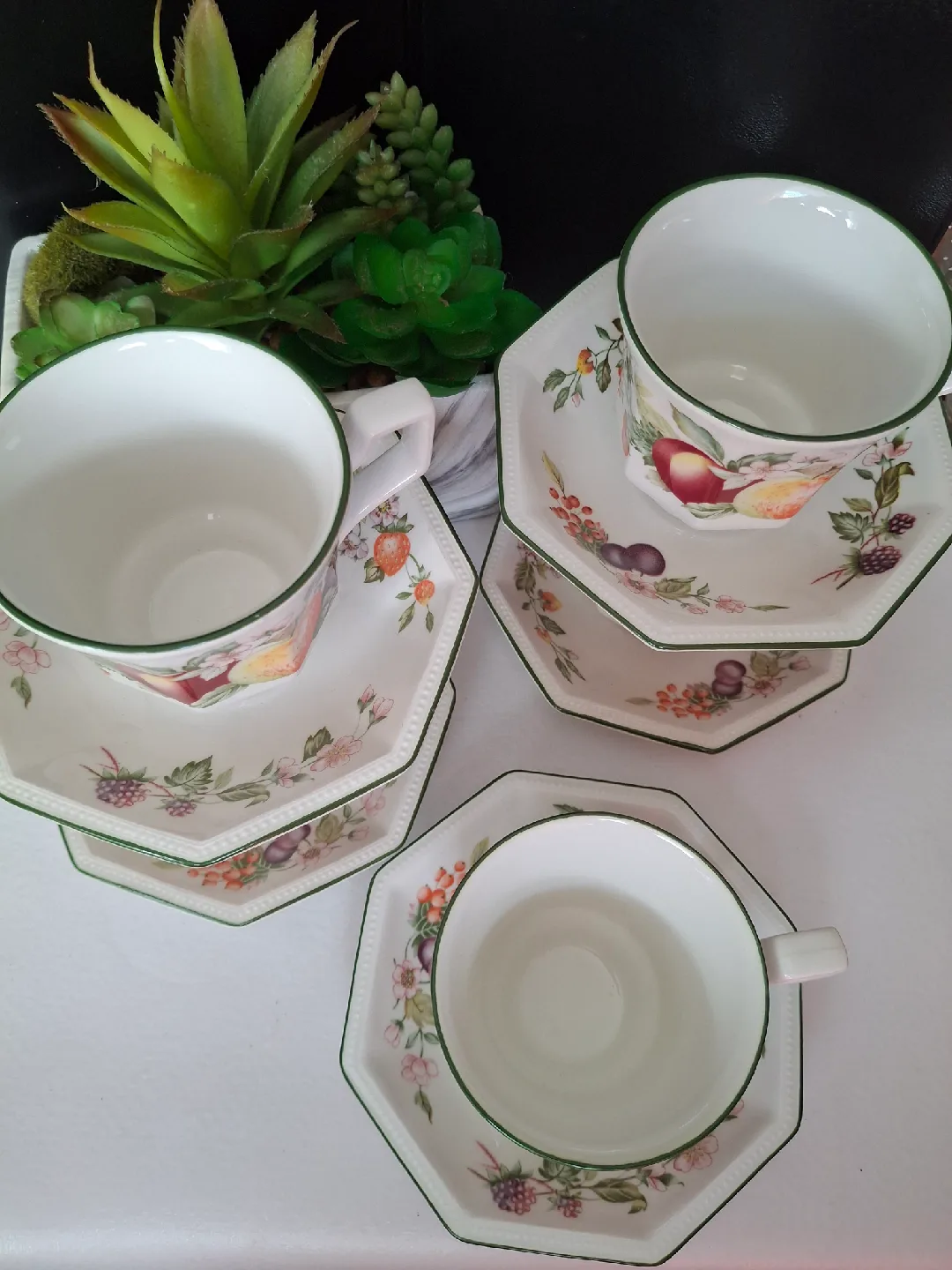 Vintage Made in England Johnson Brothers Tea Cup & Saucer Set image indicator(5)