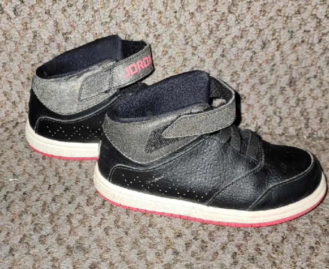 Jordan Kids' Sneakers - Black, Size 9 image indicator(2)