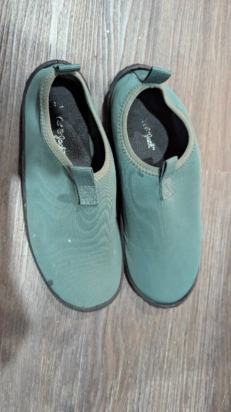 Cat & Jack Aqua Water Shoes - Size 1 and size 13 image indicator(2)