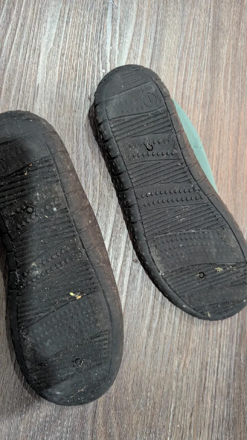 Cat & Jack Aqua Water Shoes - Size 1 and size 13 image indicator(3)