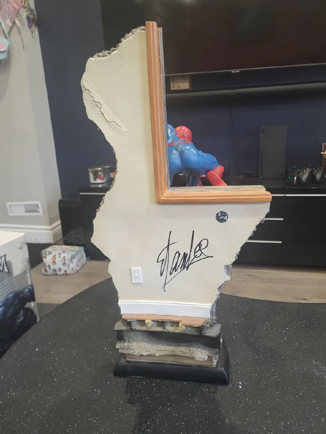 Sideshow Collectibles Spiderman Comiquette Statue image indicator(10)