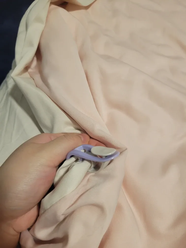 Duvet clips for thin blankets image indicator(2)