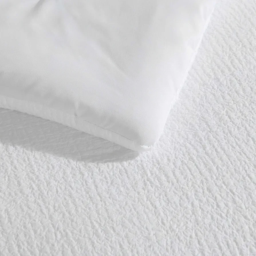 Vera Wang Queen White Comforter w/set of Laura Ashley Pillows image indicator(2)