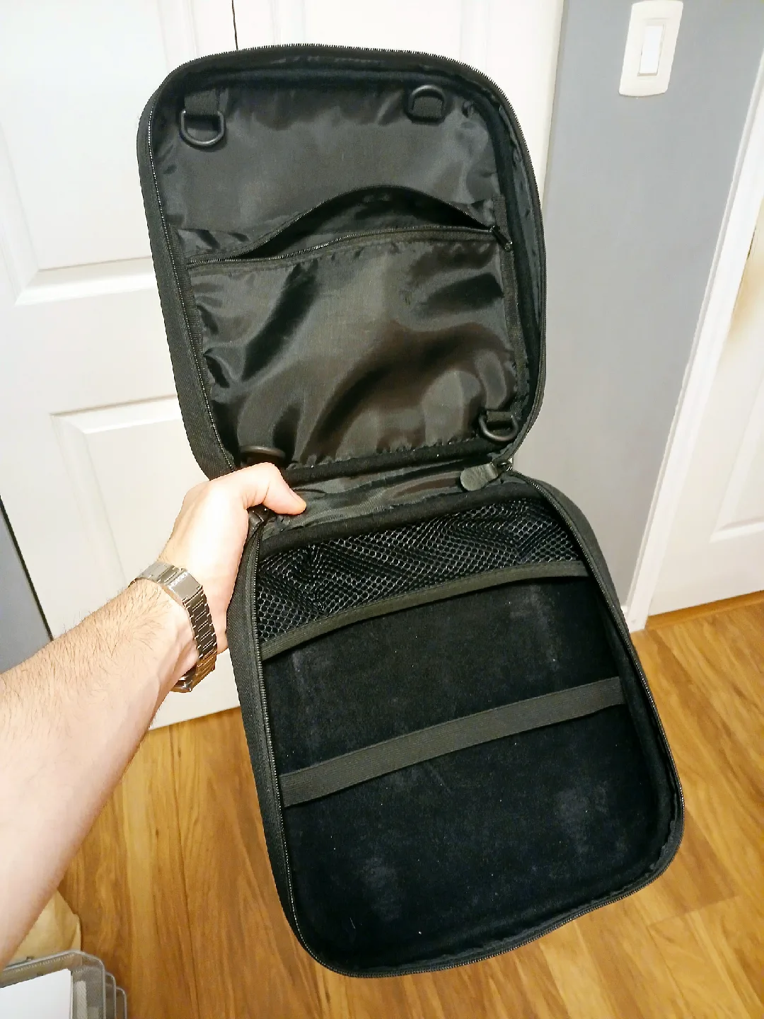 LG Electronics Hand Held Carrying Case image indicator(3)