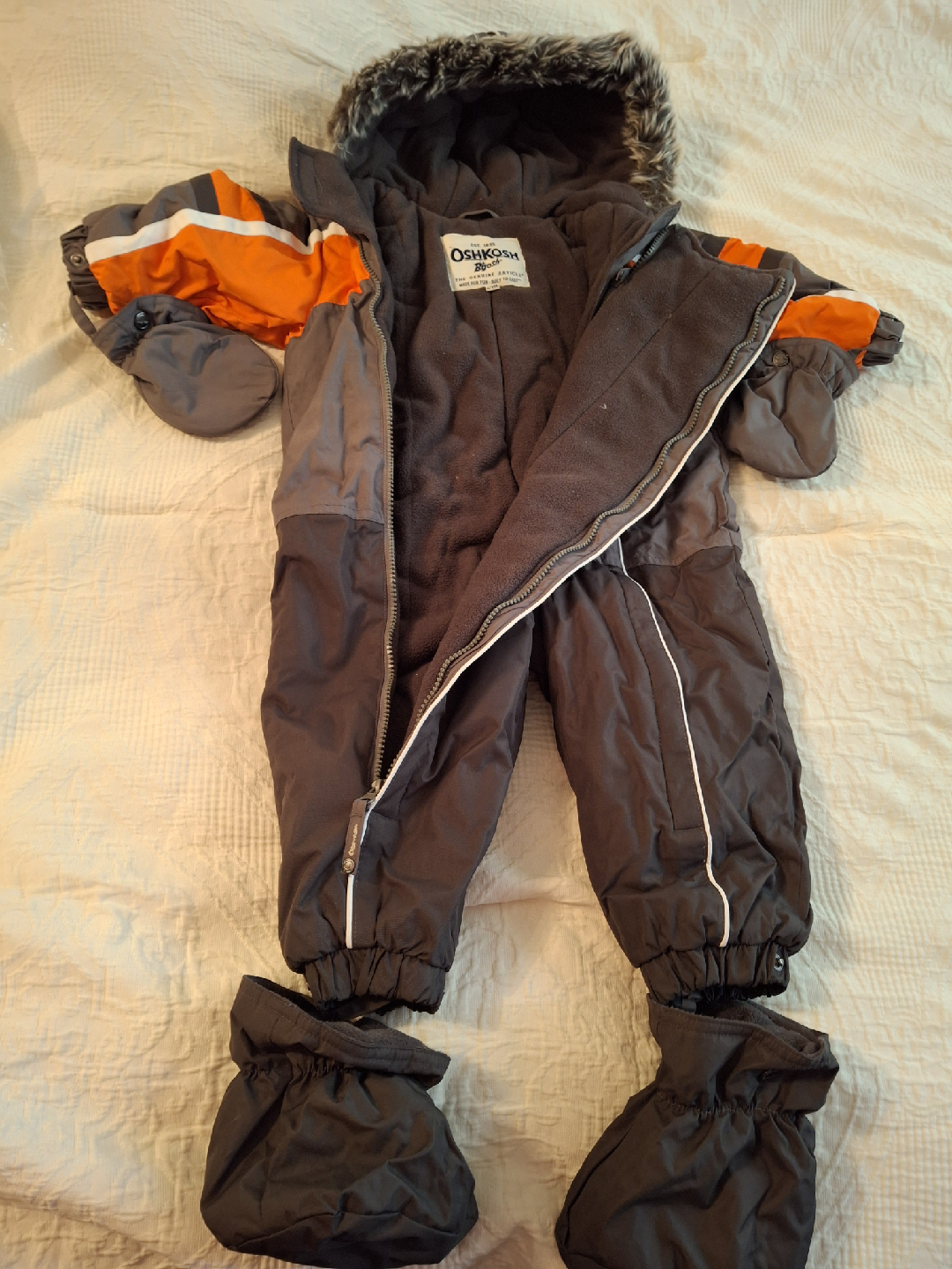OshKosh B'gosh 24M Snowsuit - photo 2