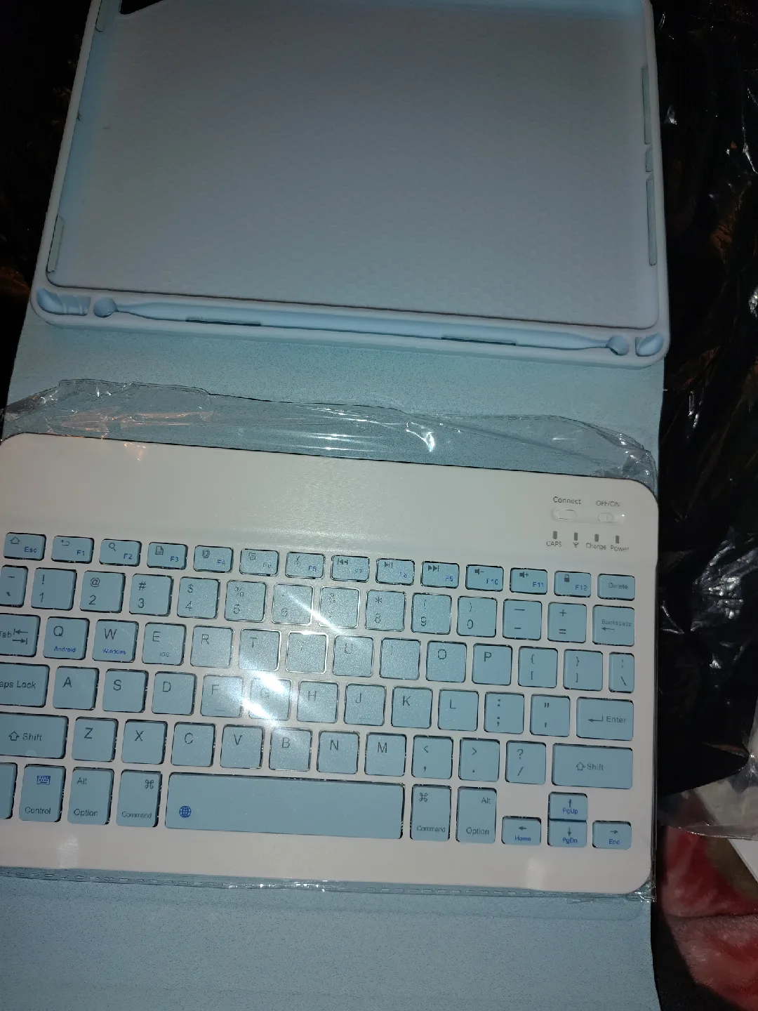 iPad Keyboard Case image indicator(2)