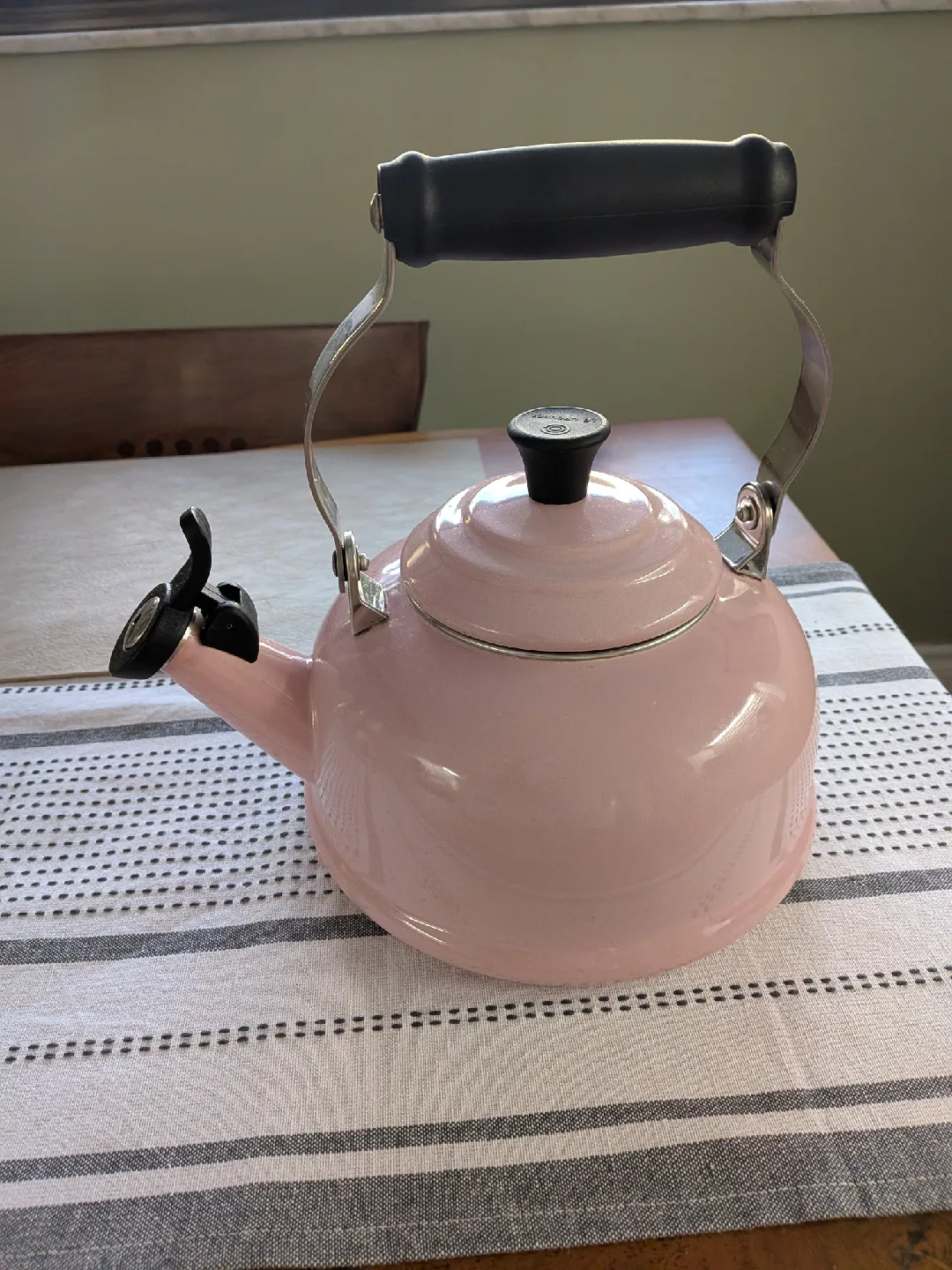 Le Creuset Whistling Kettle thumbnail