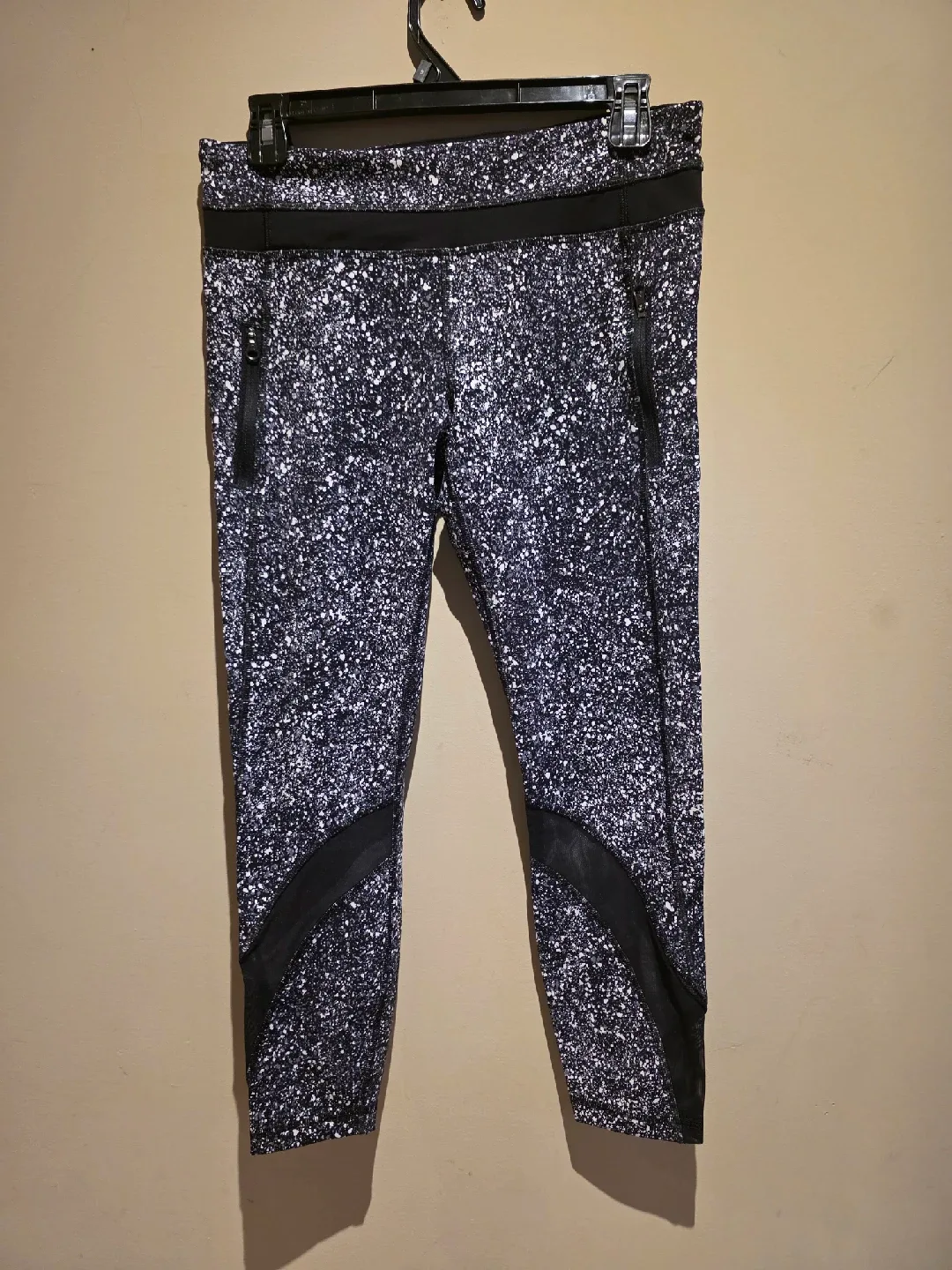 Lululemon Crop Leggings - Size 6 thumbnail