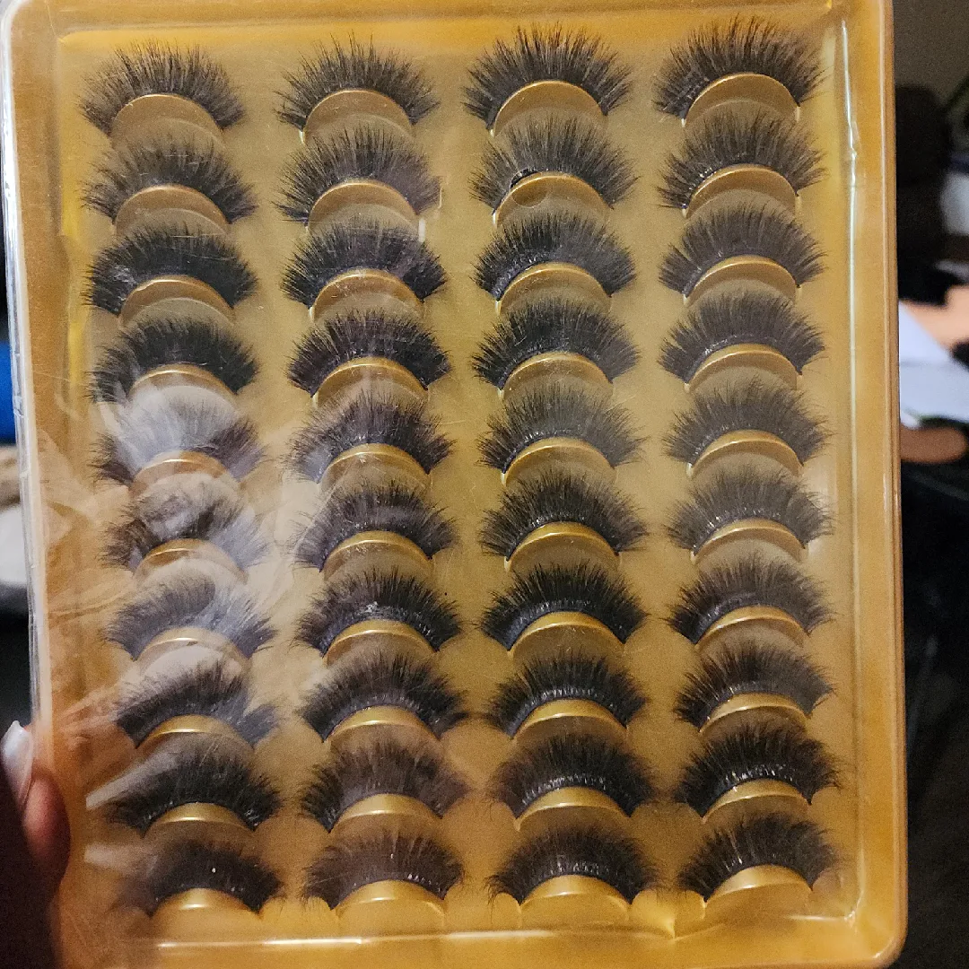 False Eyelash Set image indicator(2)