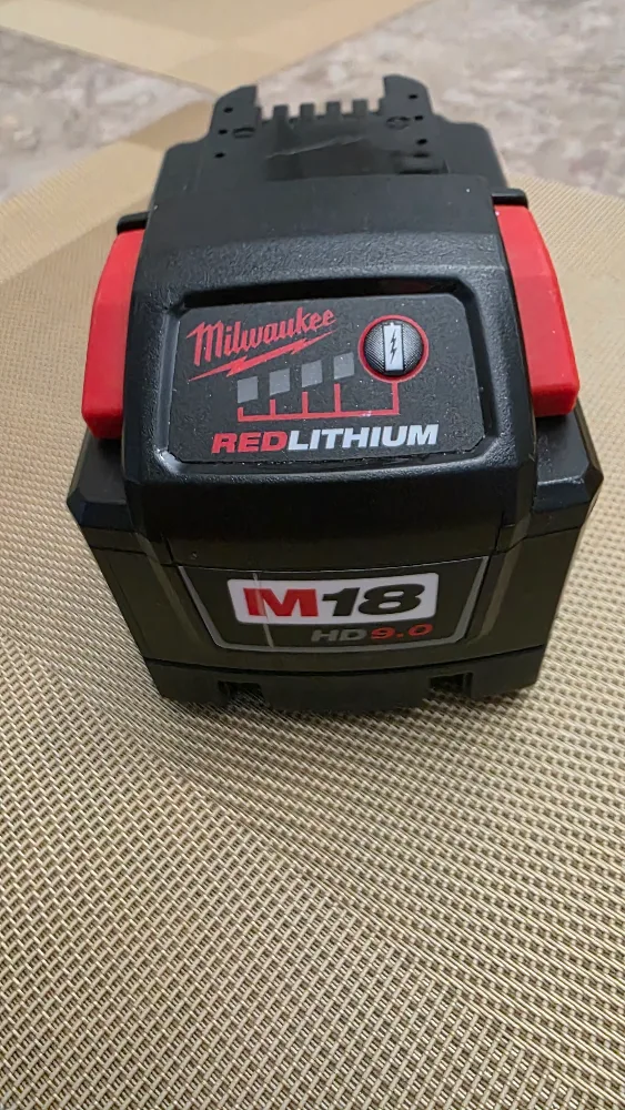 Milwaukee M18 REDLITHIUM HD9.0 Battery image indicator(2)
