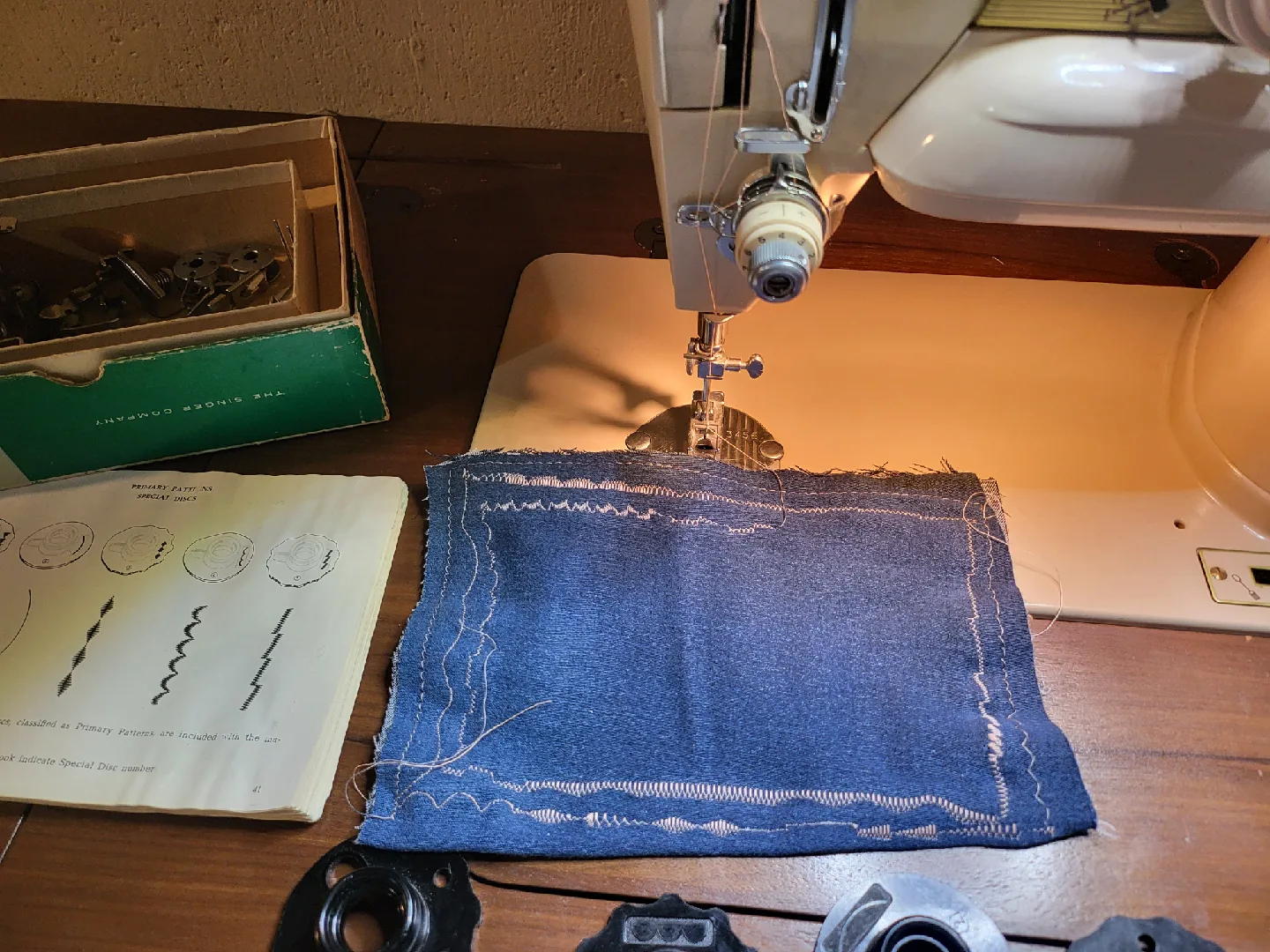 Singer 411G Sewing Machine image indicator(6)