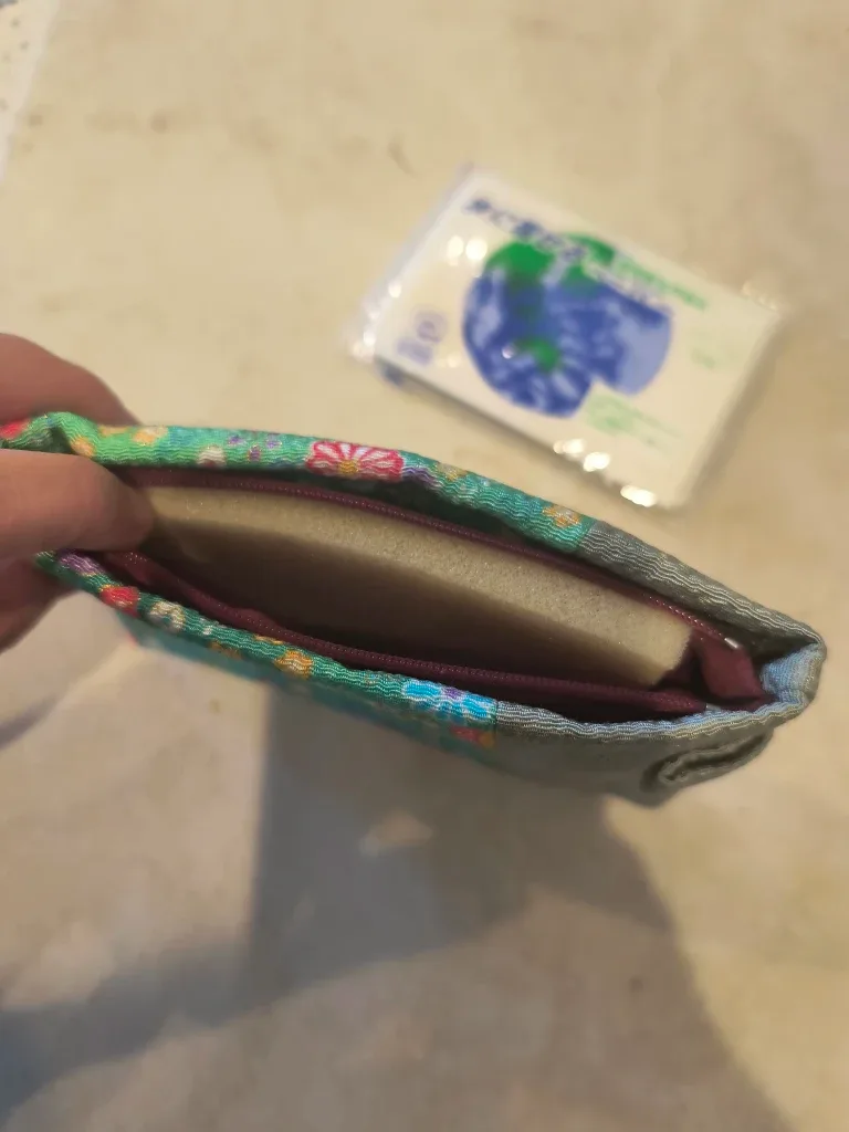 Floral Pouch with Kleenex image indicator(2)