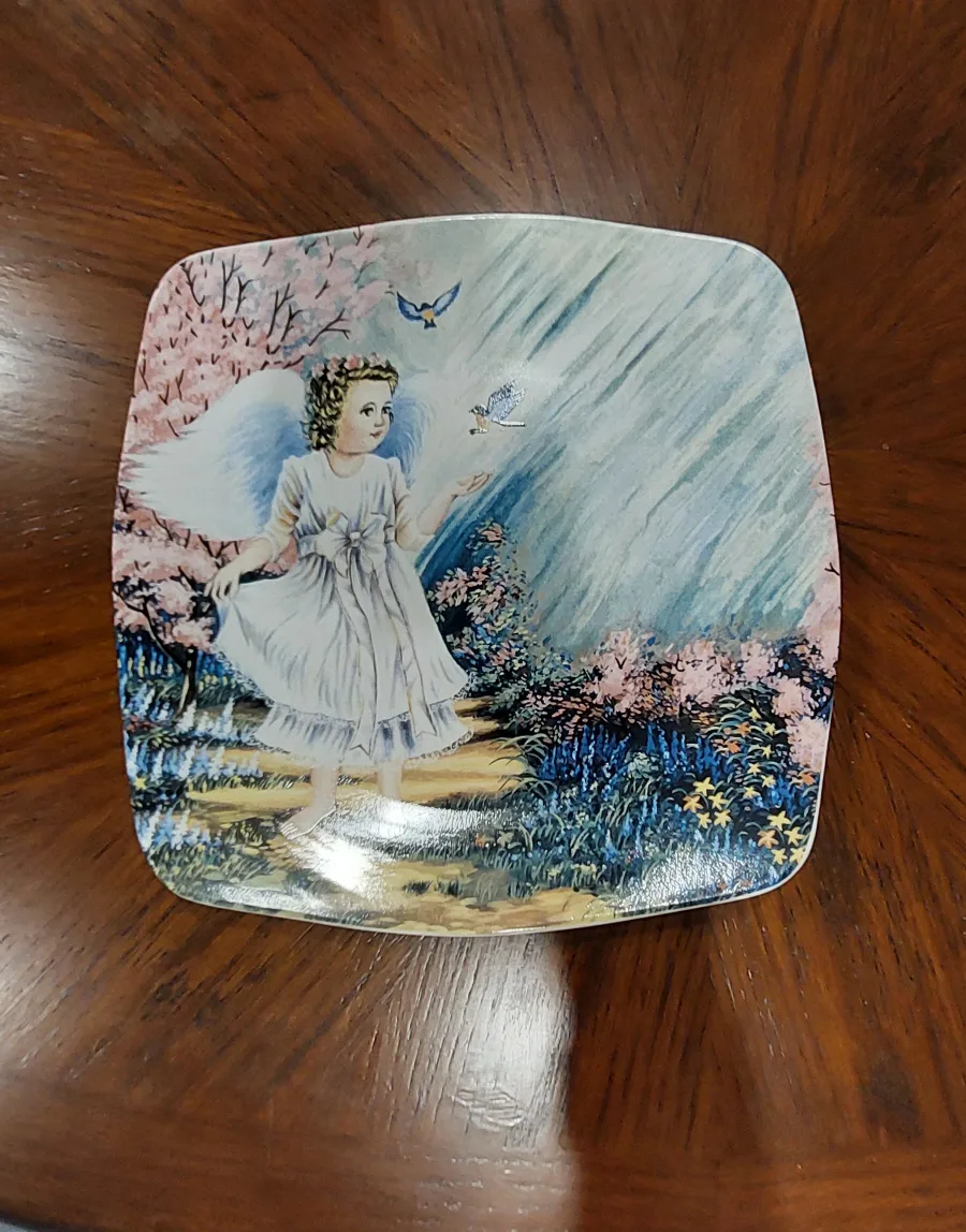 Decorative Plate with Angel Design thumbnail