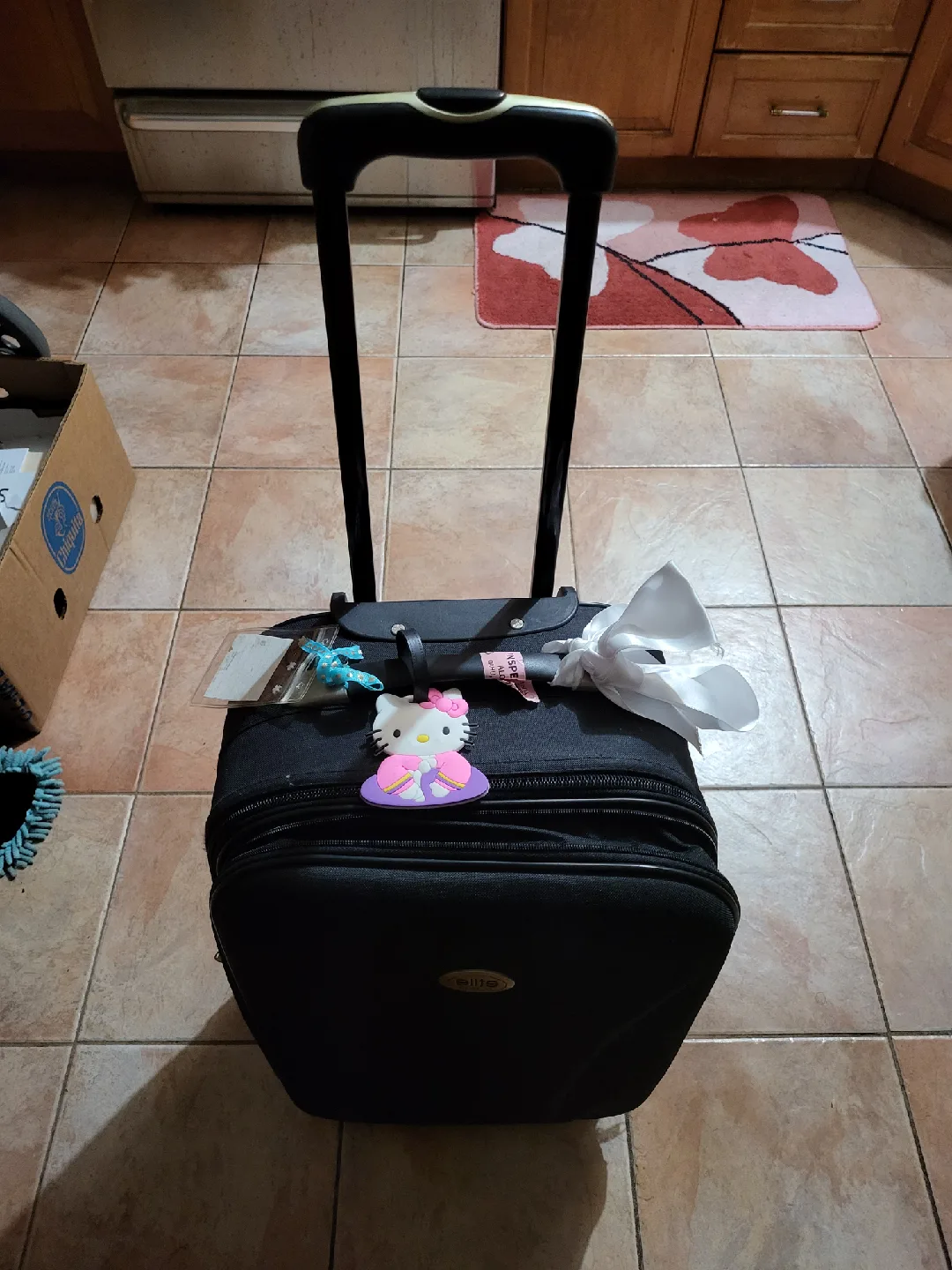 2 wheel black carry on size suitcase image indicator(4)