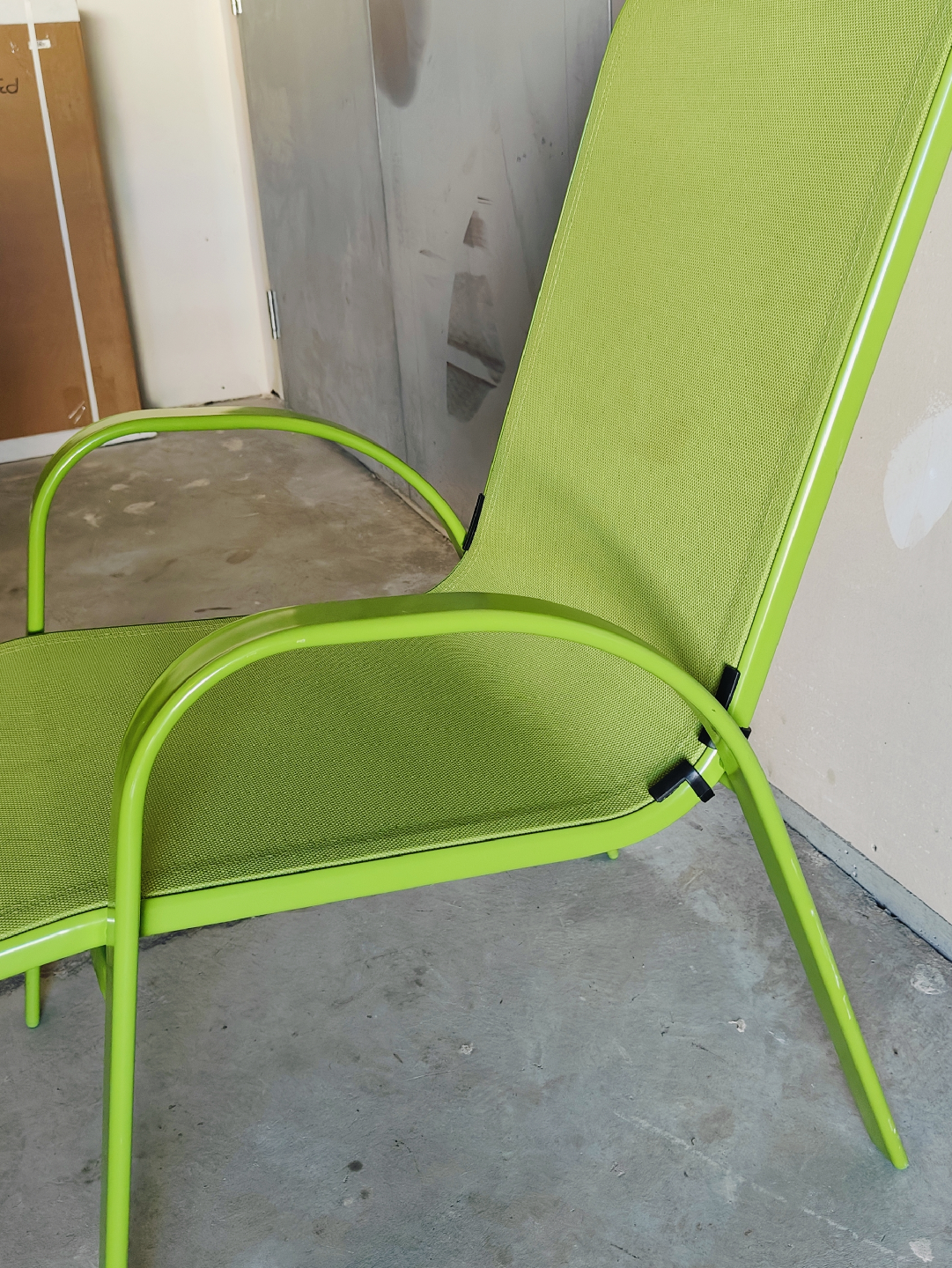 Bright Green Outdoor/Patio Chair – Excellent Condition - photo 2