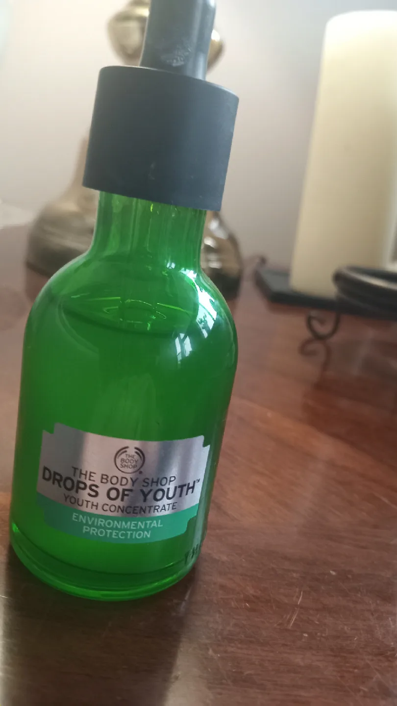 The Body Shop Drops of Youth Concentrate image indicator(2)