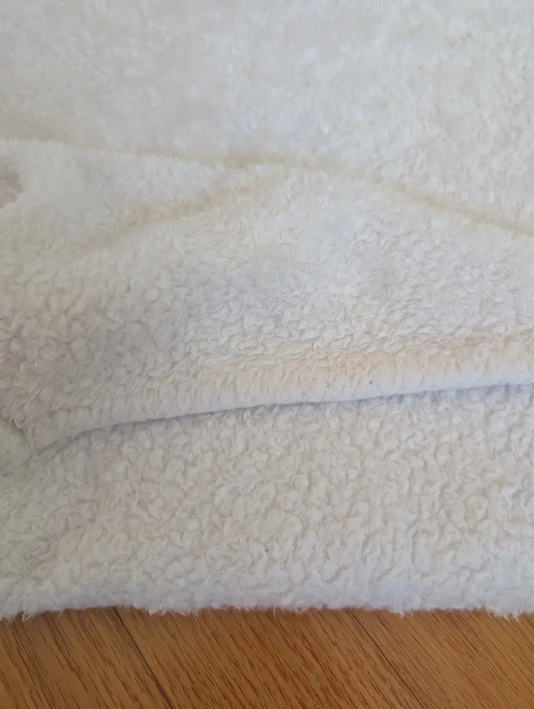 Couture throw blanket,  off white color🧡 image indicator(5)