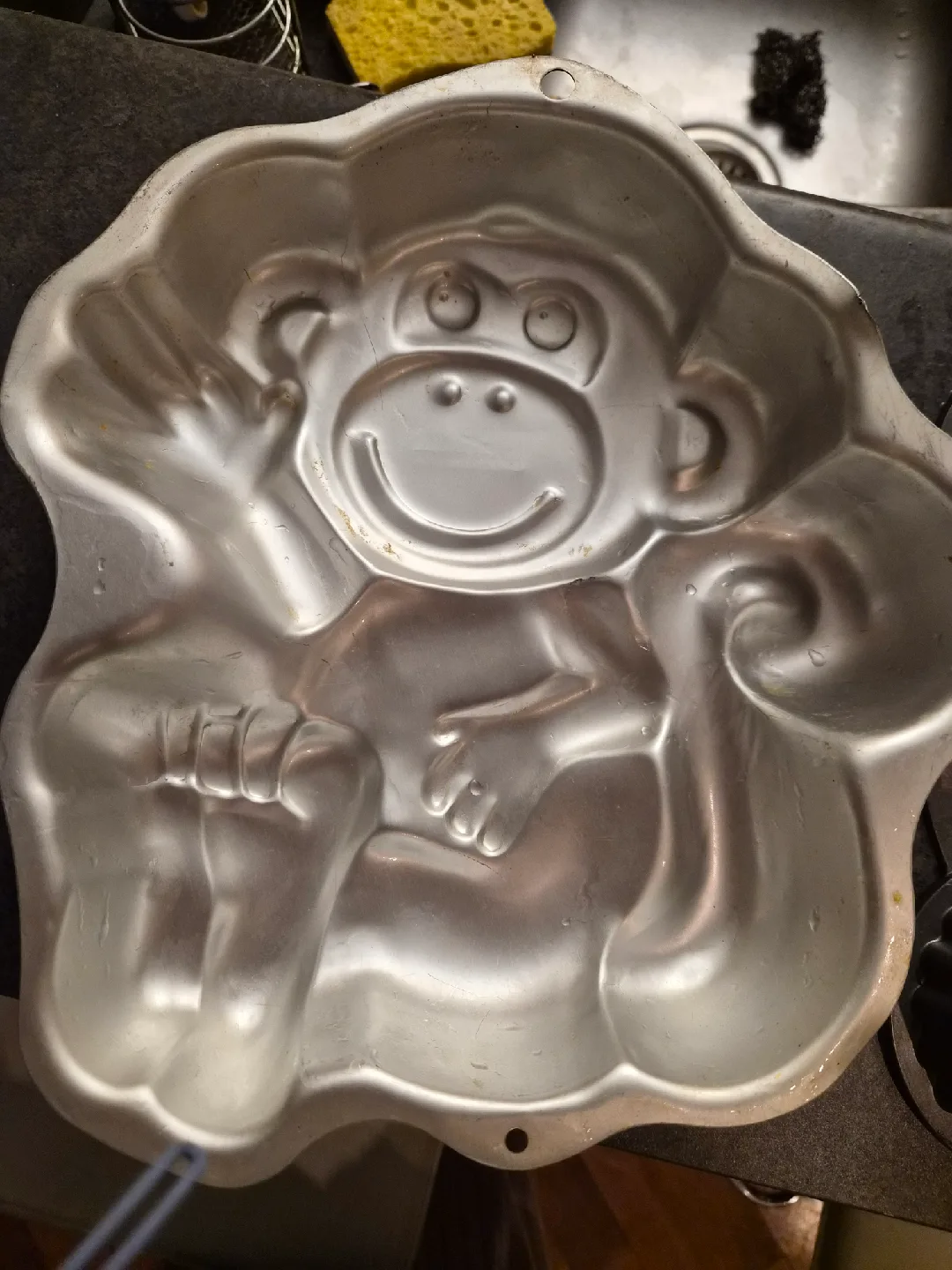 Wilton Monkey Cake Pan & Cupcake Pan image indicator(4)