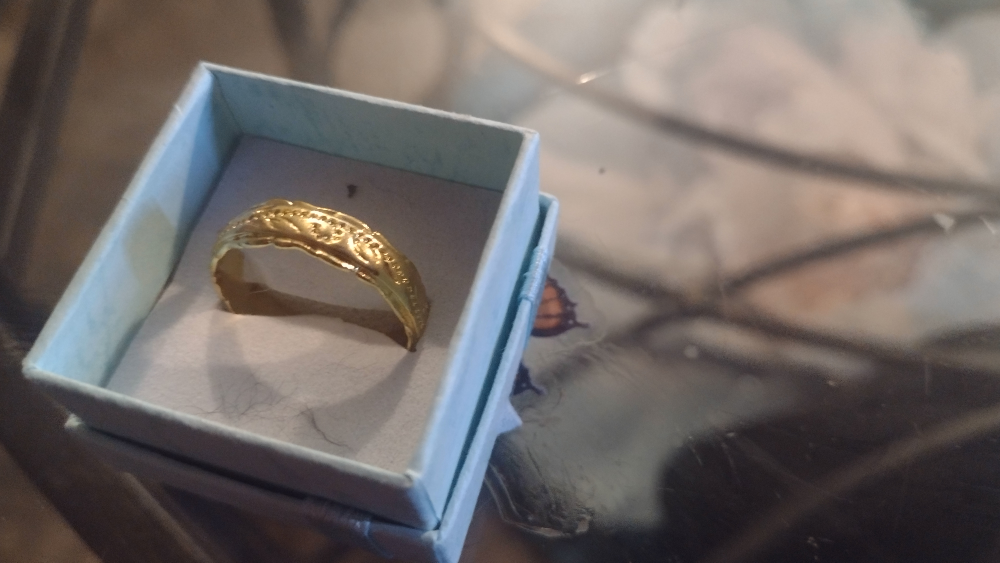 Gold Ring with Decorative Band