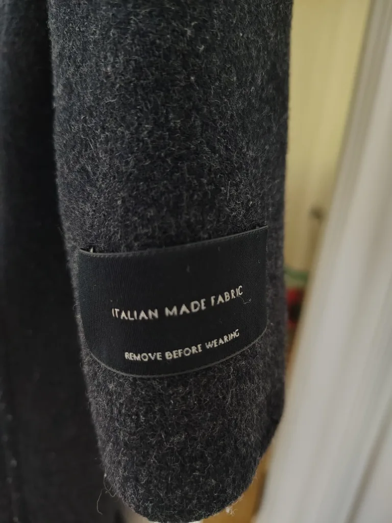 Classic Vintage Aritzia Babaton Coat – Italian Wool Blend (XS) image indicator(4)