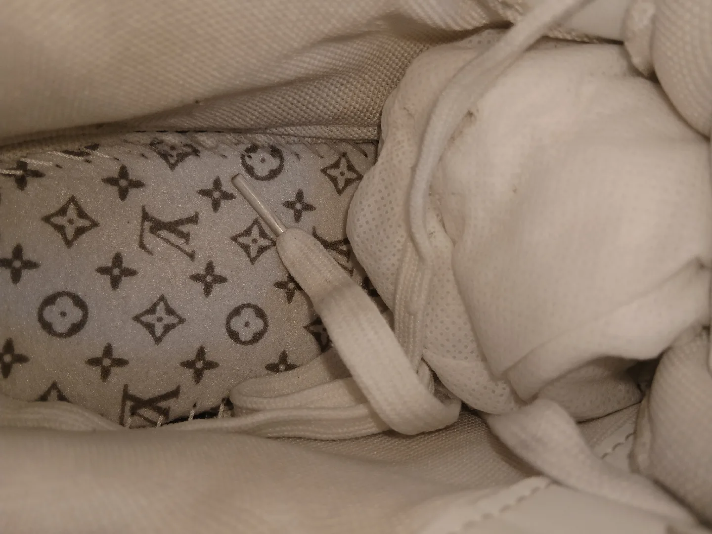 Louis Vuitton White & Black Sneaker image indicator(6)