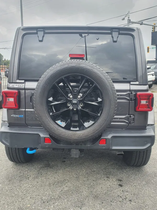 2022 Jeep Wrangler Unlimited Sahara 4XE image indicator(5)