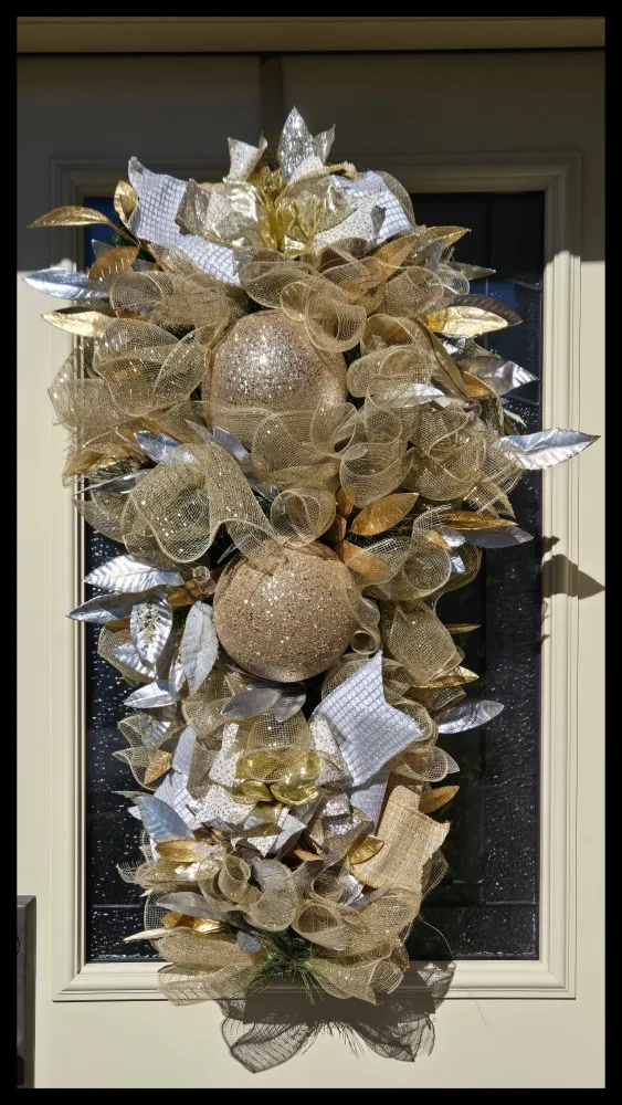 Gold & Silver Christmas Wreath image indicator(2)