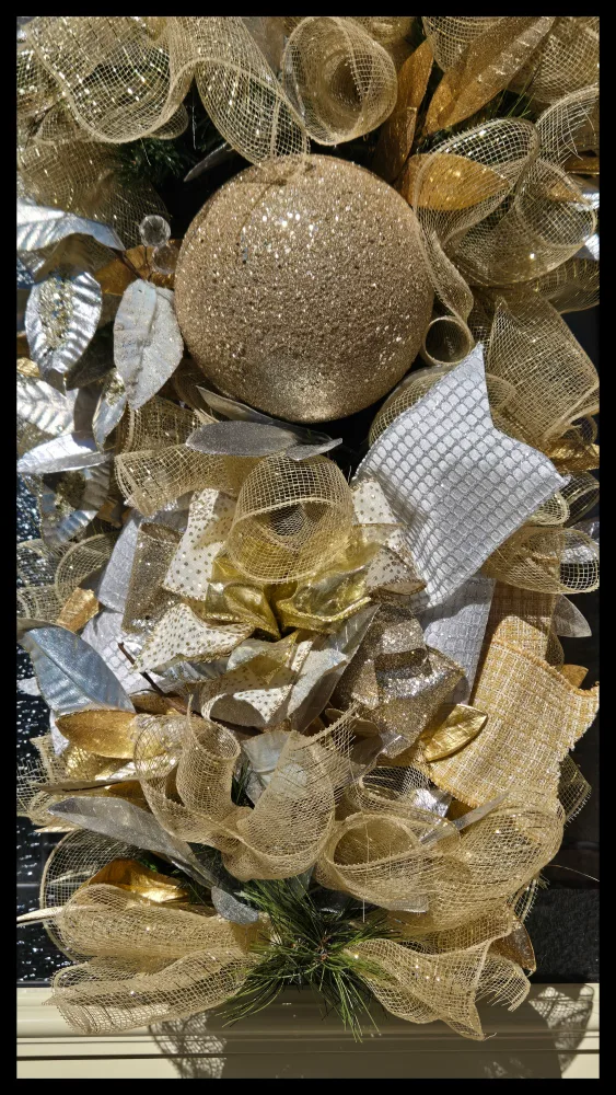 Gold & Silver Christmas Wreath image indicator(4)