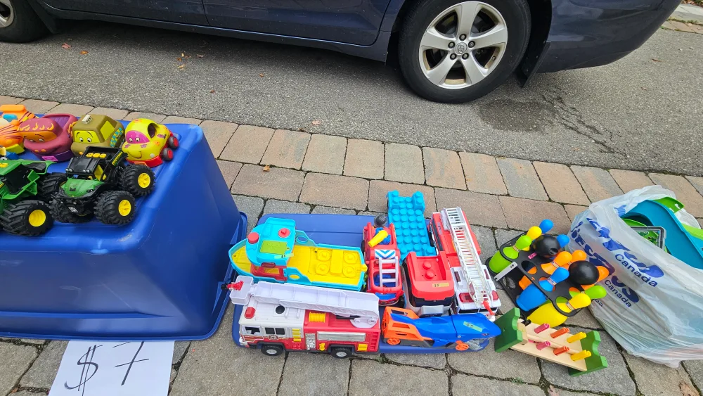 Mixed Lot of Toy Vehicles & Playsets image indicator(6)