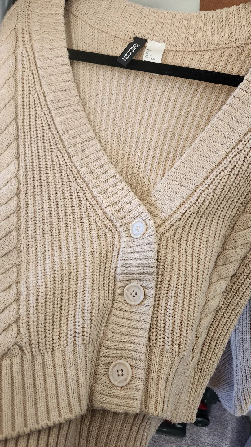 H&M Divided Beige Knit Cardigan - Size M image indicator(2)